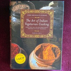 Lord Krishna's Cuisine: The Art of Indian Vegetarian Cooking -- Yamuna Devi